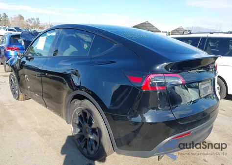 2023 Tesla Model Y Awd/Long Range Dual Motor All-Wheel Drive z USA, uszkodzony, nr VIN 7SAYGDEE8PF620748
